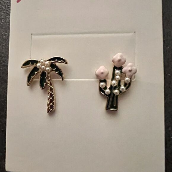 🏝 Betsey Johnson unique mismatched palm tree & cactus earrings 🏝 - Picture 4 of 9